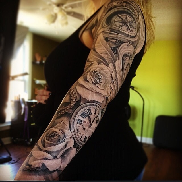 Rosen tattoo arm frau